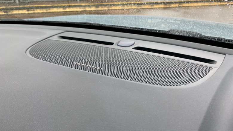 Volvo XC40 2.0 B4P Ultimate Dark 5dr Auto Petrol Estate